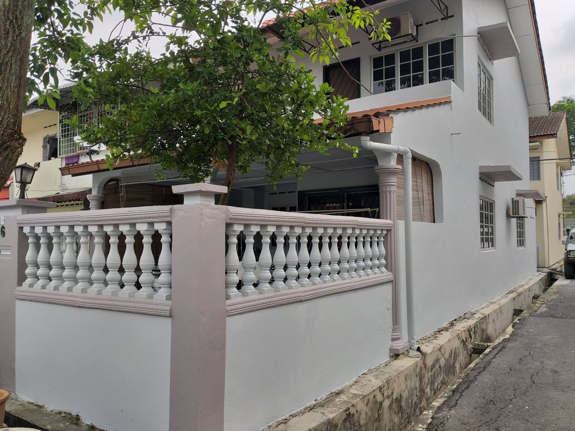 Cat Eksterior Rumah Teres