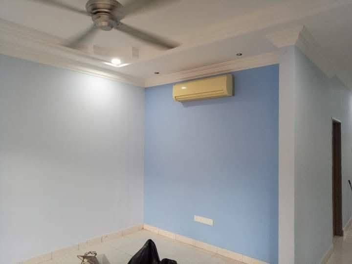 Cat Bilik dengan Aksen Biru